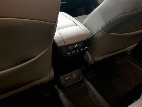 Used 2022 Toyota Highlander Limited image 34