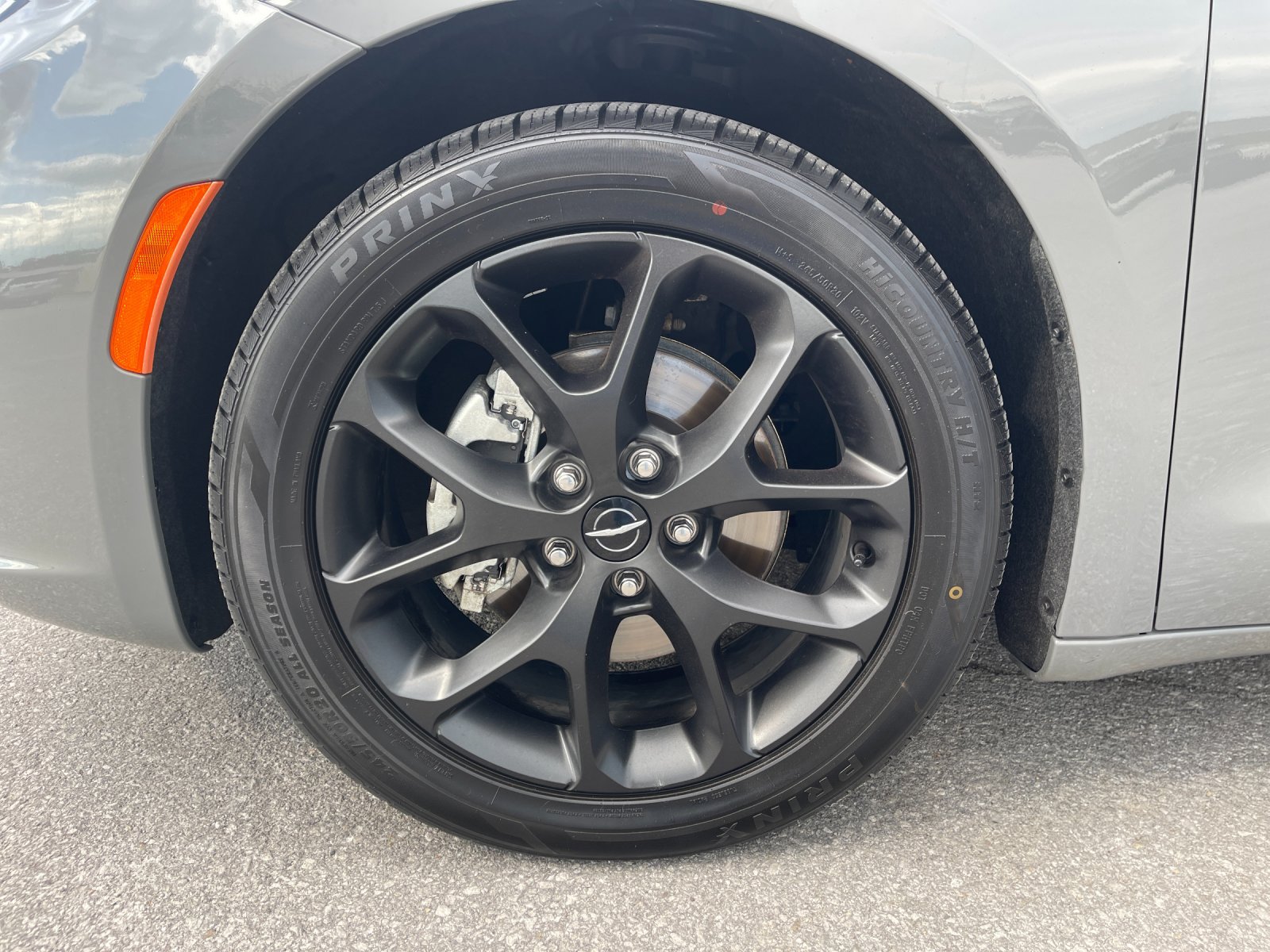 Used 2025 Chrysler Pacifica Limited FWD image 33