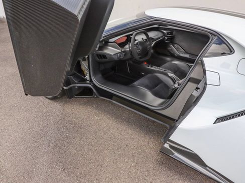 Used 2017 Ford GT RWD image 91
