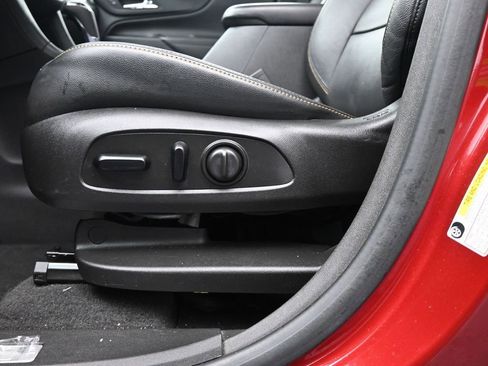 Used 2020 Chevrolet Equinox Premier image 24