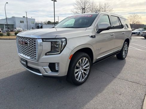 Used 2021 GMC Yukon Denali w/ Denali Premium Package image 3