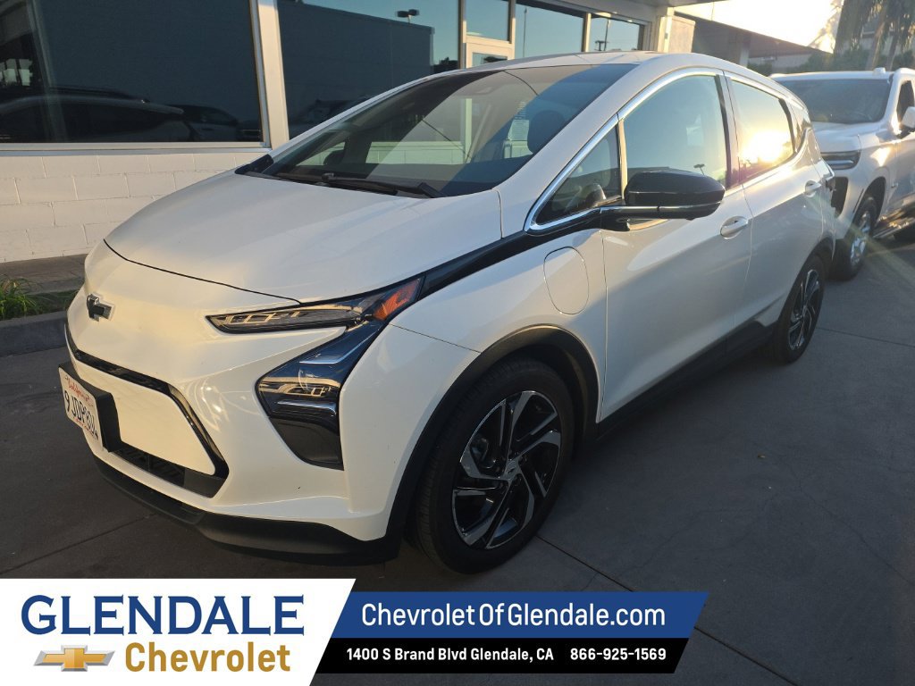 Used 2023 Chevrolet Bolt LT w/ Infotainment Package FWD image 2