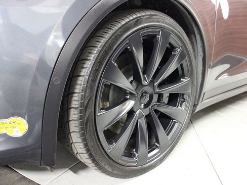 Used 2022 Tesla Model X Plaid image 3