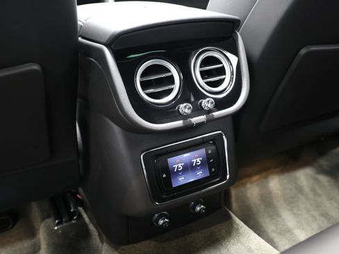 Used 2018 Bentley Bentayga AWD/4WD image 66