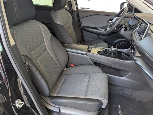 Used 2023 Nissan Rogue SV image 36