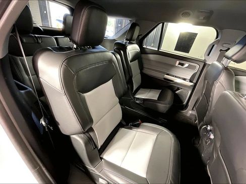Used 2022 Ford Explorer XLT w/ Equipment Group 202A RWD image 36