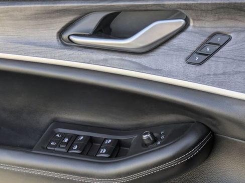 Used 2022 Jeep Grand Cherokee Limited image 22