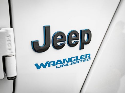 Used 2021 Jeep Wrangler Unlimited Sahara image 9