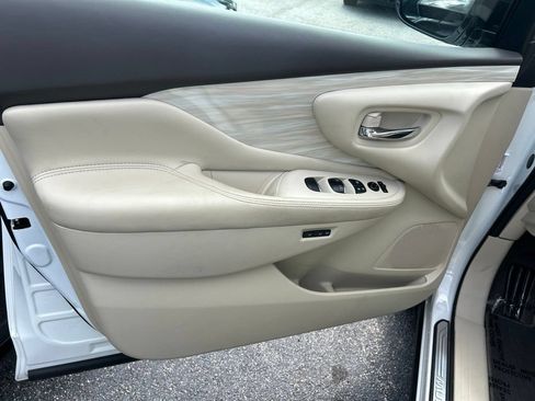 Used 2016 Nissan Murano Platinum w/ Platinum Technology Package FWD image 18