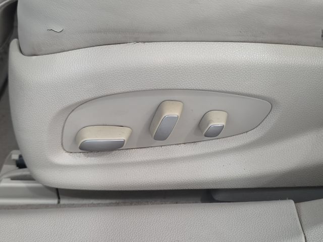 Used 2013 Cadillac XTS Luxury FWD image 13