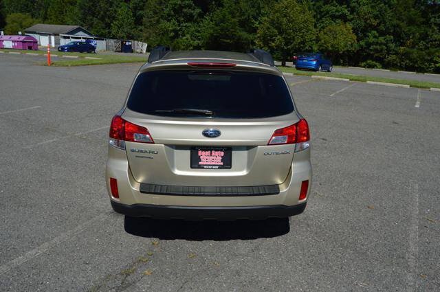 Used 2010 Subaru Outback 2.5i Limited AWD/4WD image 10