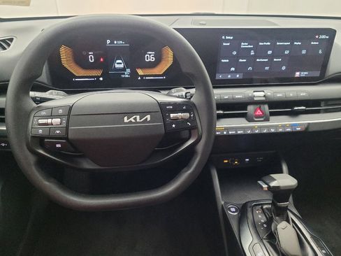 Used 2025 Kia K4 FWD image 22