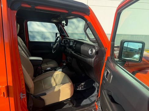 Used 2018 Jeep Wrangler Unlimited Sahara image 18