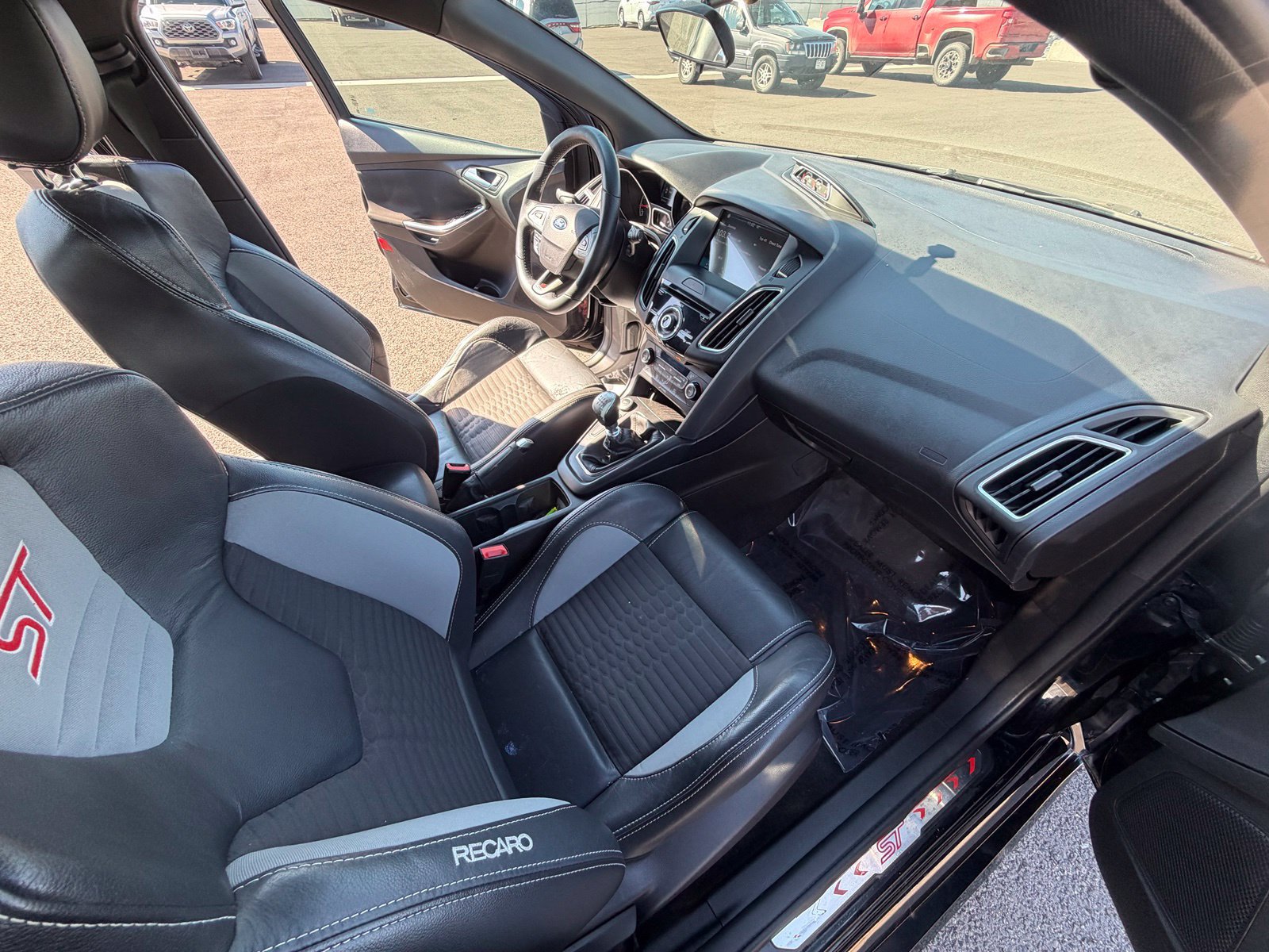 Used 2016 Ford Focus ST w/ Equipment Group 401A FWD image 32