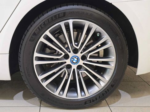 Used 2019 BMW 530e xDrive w/ Convenience Package AWD/4WD image 8