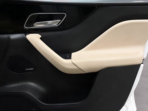 Used 2019 Jaguar F-PACE Premium AWD/4WD image 19