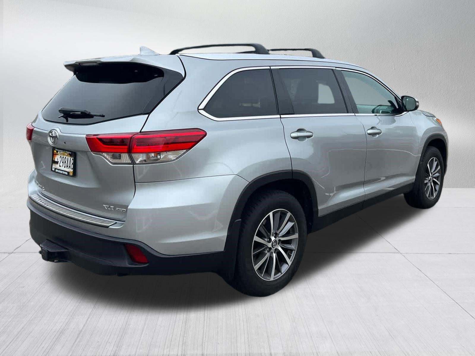 Used 2019 Toyota Highlander XLE AWD/4WD image 6