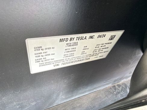 Used 2024 Tesla Cybertruck AWD Crew Cab image 6