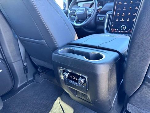 Used 2025 GMC Yukon Denali AWD/4WD image 19