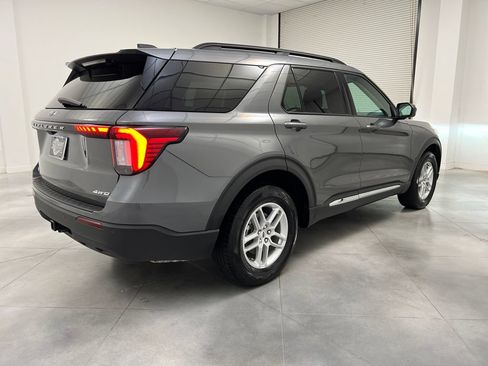 Used 2025 Ford Explorer Active AWD/4WD image 9
