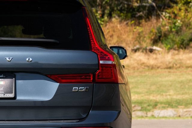 Used 2023 Volvo XC60 B5 Plus w/ Climate Package AWD/4WD image 14