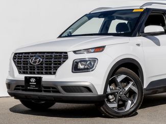 Used 2025 Hyundai Venue SEL FWD video 2
