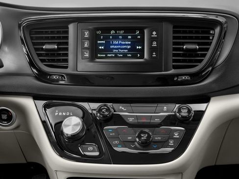 Certified 2018 Chrysler Pacifica Touring Plus FWD image 10