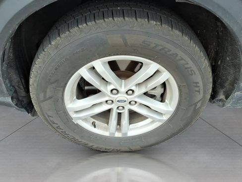 Used 2023 Ford Explorer XLT w/ Equipment Group 202A AWD/4WD image 9
