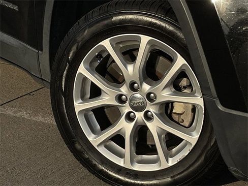 Used 2018 Jeep Cherokee Latitude image 8