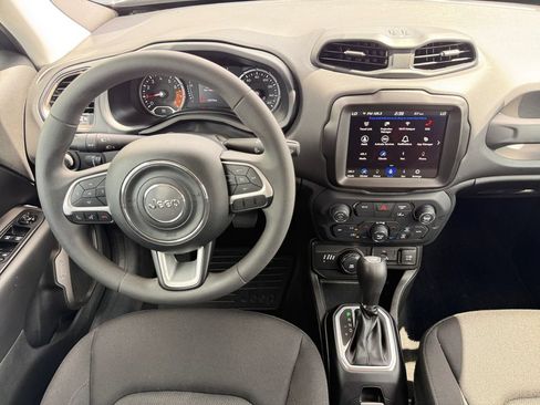 Used 2023 Jeep Renegade Latitude AWD/4WD image 10