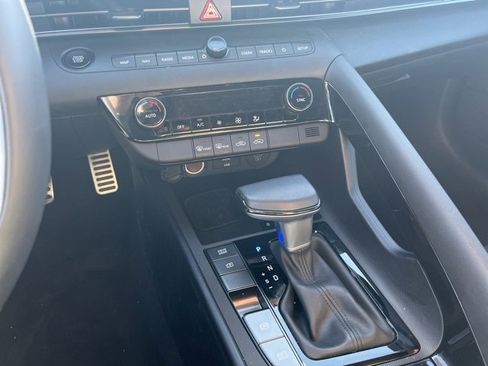 Used 2025 Hyundai Elantra SEL image 23