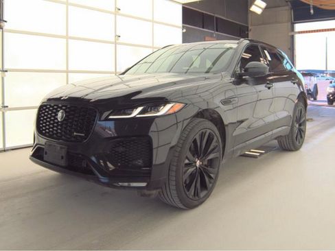 Used 2022 Jaguar F-PACE R-Dynamic S image 2