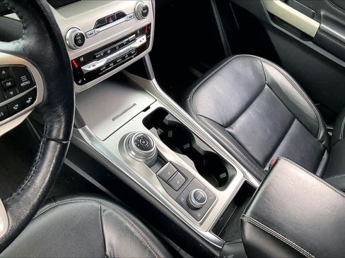 Used 2020 Ford Explorer XLT w/ Equipment Group 202A image 16