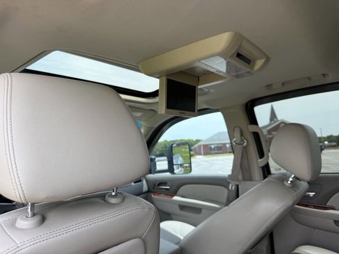Used 2010 Chevrolet Silverado 2500 LTZ w/ Convenience Package AWD/4WD image 16