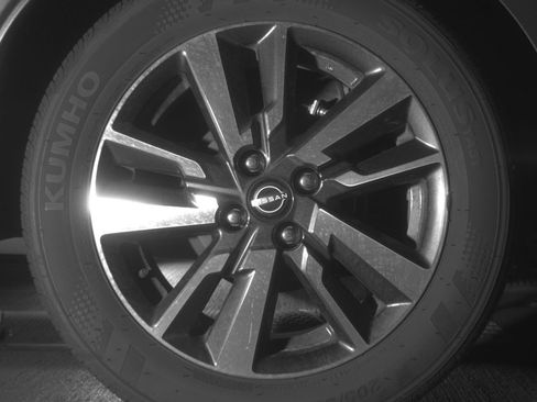 Used 2025 Nissan Versa SV image 15