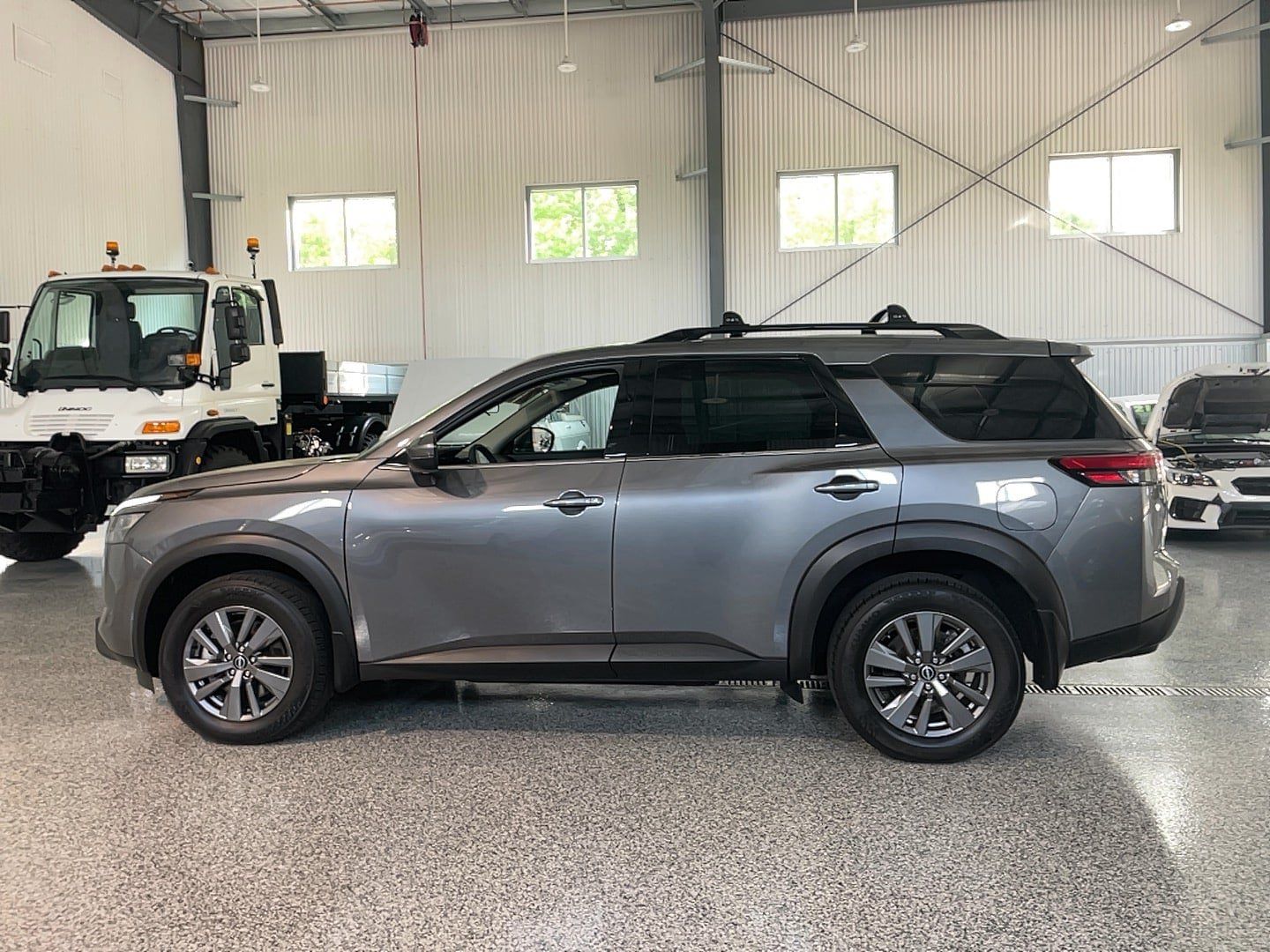 Used 2025 Nissan Pathfinder SV w/ SV Premium Package AWD/4WD image 3