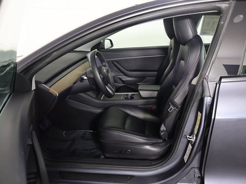 Used 2021 Tesla Model 3 Standard Range Plus image 28