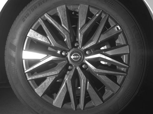 Used 2025 Nissan Altima 2.5 SV FWD image 13