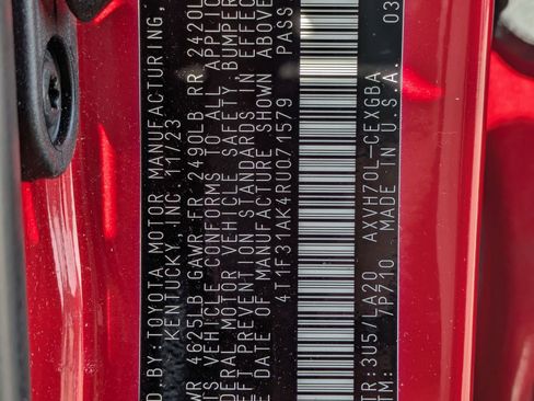 Used 2024 Toyota Camry XLE w/ Navigation Package image 10