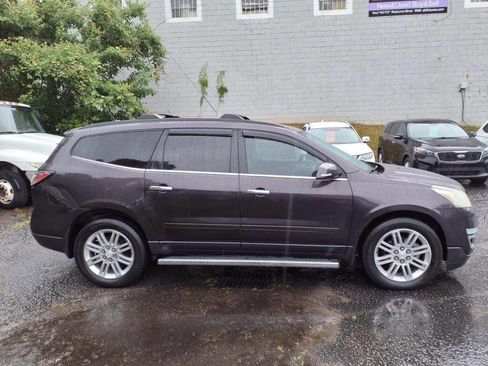 Used 2015 Chevrolet Traverse LT w/ Style and Technology Package image 2