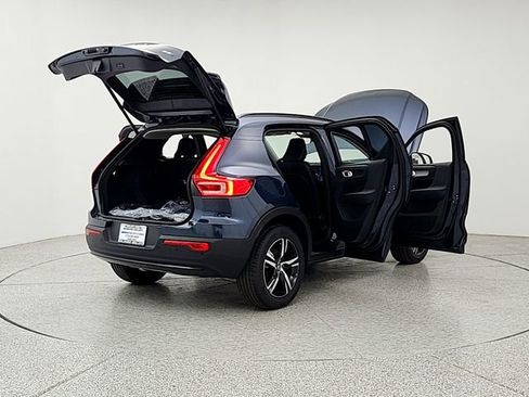 New 2026 Volvo XC40 B5 Core w/ Climate Package AWD/4WD image 11