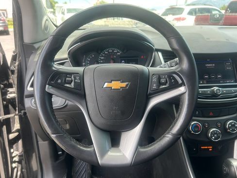 Used 2020 Chevrolet Trax LT w/ LT Convenience Package AWD/4WD image 21