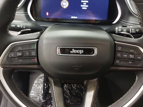 Used 2024 Jeep Grand Cherokee L Limited w/ Luxury Tech Group II image 35