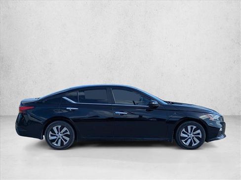 Used 2022 Nissan Altima 2.5 S FWD image 4