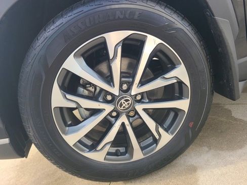 Used 2023 Toyota Corolla Cross XLE image 12