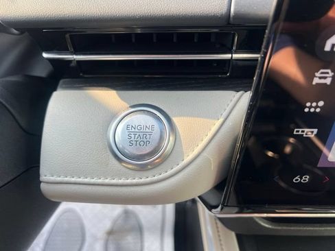 Used 2025 Lincoln Nautilus Reserve AWD/4WD image 38