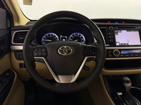 Used 2019 Toyota Highlander XLE image 21
