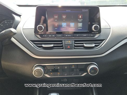 Used 2024 Nissan Altima 2.5 S FWD image 8
