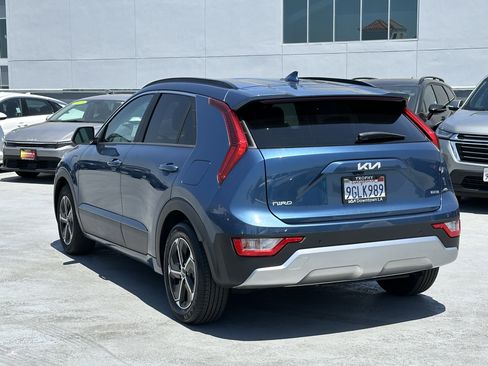 Used 2023 Kia Niro EX FWD image 4