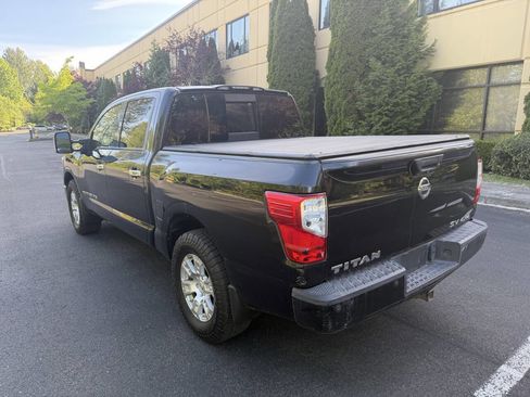 Used 2018 Nissan Titan SV w/ SV Convenience Package AWD/4WD image 7